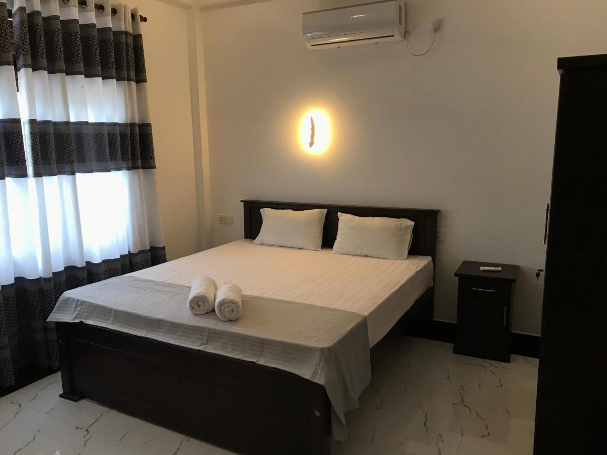 Royal Waves Negombo Hotel Luaran gambar